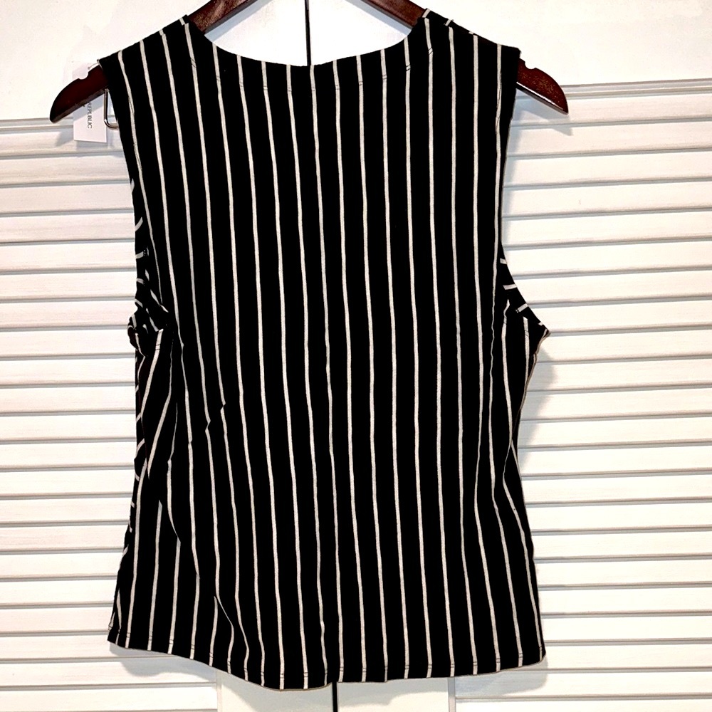 NWT Banana Republic Black & White Striped Top - Medium - Picture 2 of 9